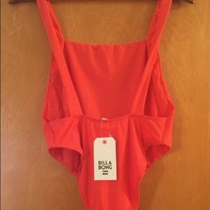 BILLABONG ONE PIECE LARGE NWT